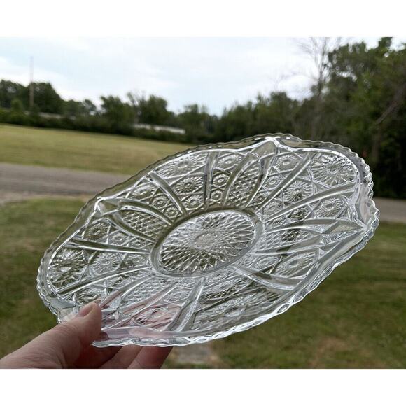 Vintage Indiana Glass Heirloom Clear Plate 10.5"‎ Platter Cake Plate - Picture 3 of 5